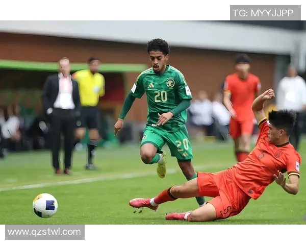 足球明星不幸遭遇脚踝骨折瞬间视频引发球迷热议与担忧